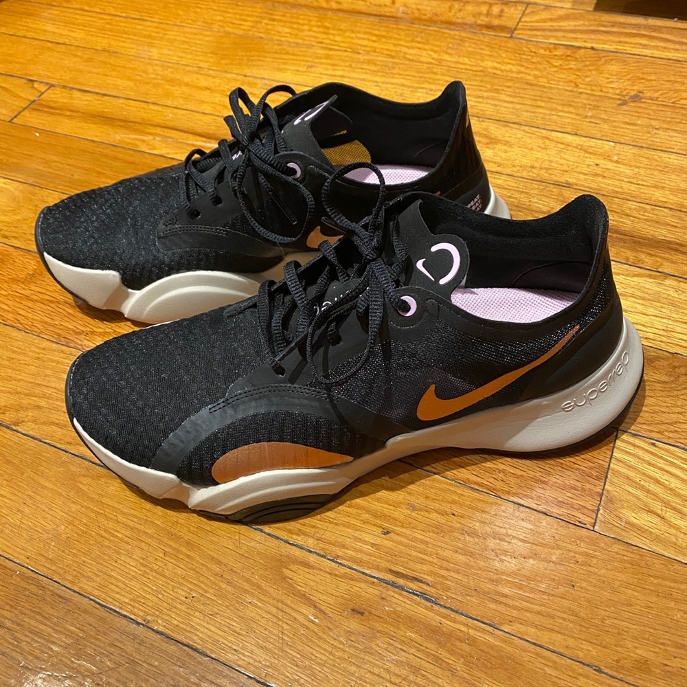 NEW Nike Sneakers Size 9